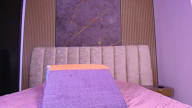 valecastro  online show from 12.03.25