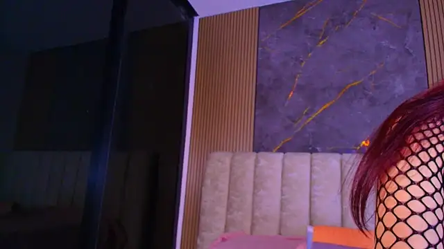 valecastro  online show from 12.05.25