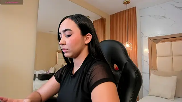 Snapshot of julieta_rosee chatting on 02.23.26 julieta rosee online show from 02.23.26