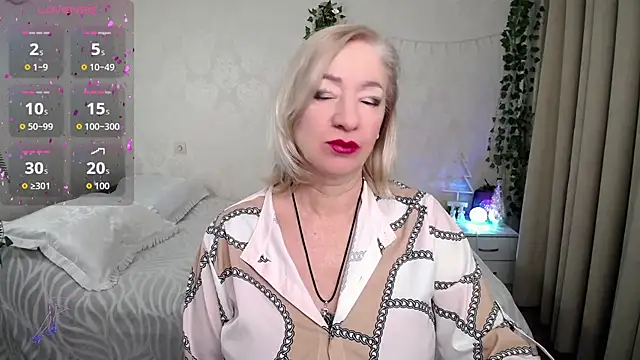 Snapshot of hunters_woman chatting on 12.15.25 hunters woman online show from 12.15.25