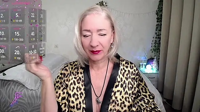 Snapshot of hunters_woman chatting on 12.19.25 hunters woman online show from 12.19.25