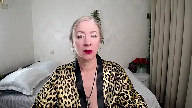 Snapshot of hunters_woman chatting on 02.09.26 hunters woman online show from 02.09.26