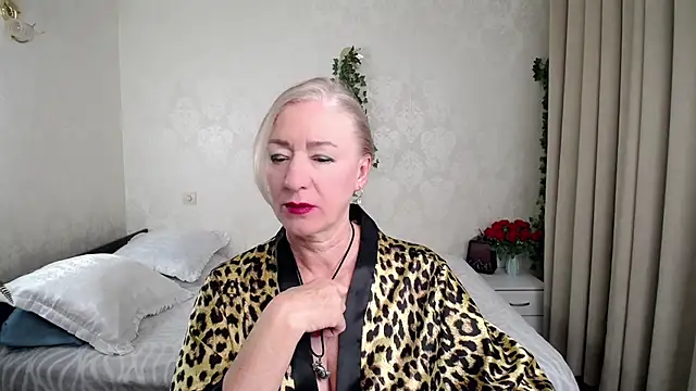 Snapshot of hunters_woman chatting on 02.11.26 hunters woman online show from 02.11.26