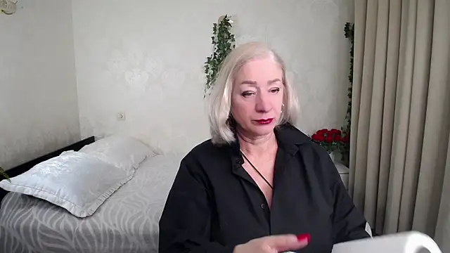 Snapshot of hunters_woman chatting on 02.12.26 hunters woman online show from 02.12.26