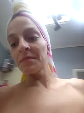 amymatthews92 online show from 10.10.25