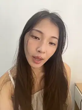 SkylerMoon online show from 04.13.26