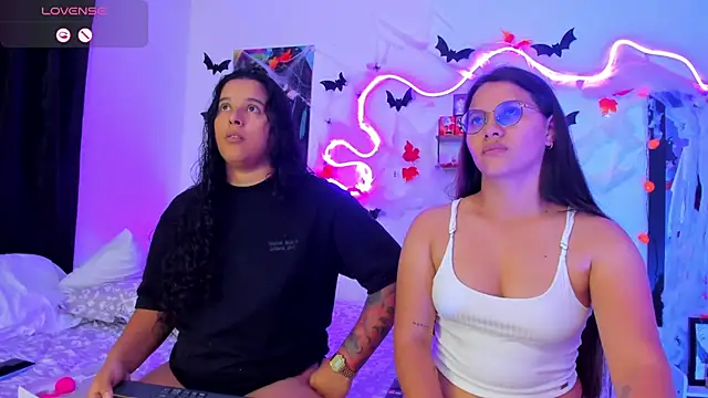 Dilan and Mia online show from 10.14.25