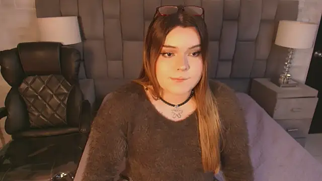 Snapshot of Maxxxine1 chatting on 11.05.25 Maxxxine1 online show from 11.05.25