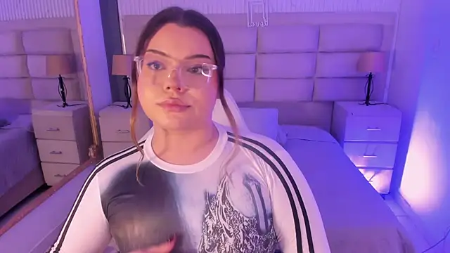 Snapshot of Maxxxine1 chatting on 01.18.26 Maxxxine1 online show from 01.18.26