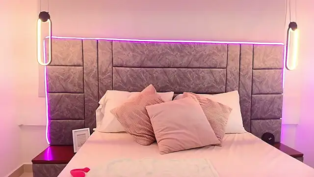 abril  lee   online show from 11.15.25