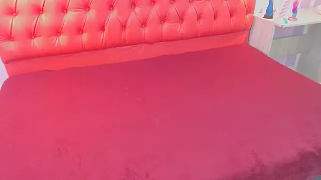 Snapshot of Bunny_Petit chatting on 10.09.25 Bunny Petit online show from 10.09.25