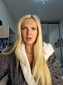 Snapshot of Monna chatting on 05.02.26 Monna online show from 05.02.26