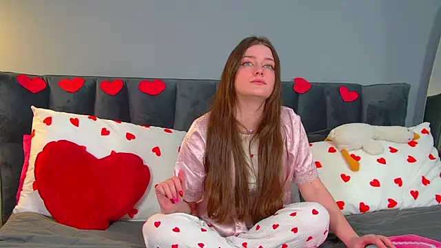 Snapshot of JessicaJewells chatting on 02.14.26 JessicaJewells online show from 02.14.26