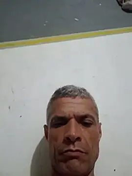 Snapshot of BrenoAvelar chatting on 04.23.26 BrenoAvelar online show from 04.23.26