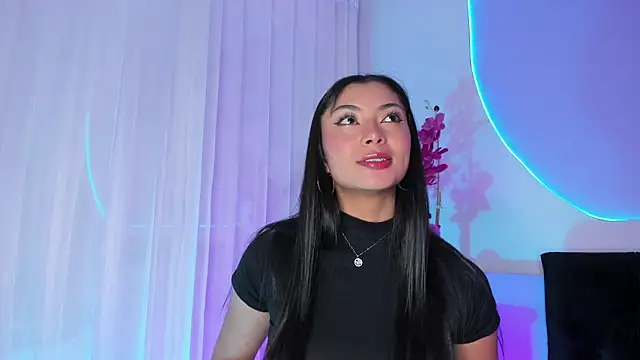 Snapshot of _HAANNAH_ chatting on 12.13.25 HAANNAH online show from 12.13.25