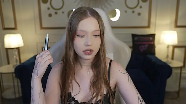 Esmie Smile online show from 11.14.25