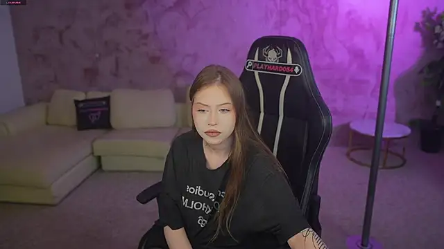 Esmie Smile online show from 05.25.26
