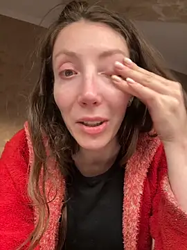 Snapshot of HellaryTourent chatting on 10.29.25 HellaryTourent online show from 10.29.25