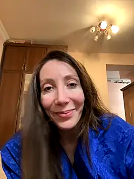 Snapshot of HellaryTourent chatting on 11.25.25 HellaryTourent online show from 11.25.25