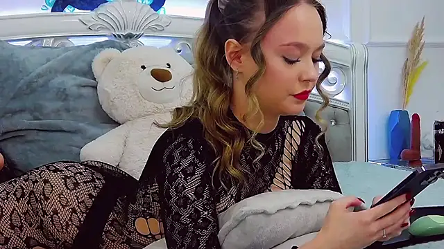 Snapshot of EvaMenders chatting on 11.29.25 EvaMenders online show from 11.29.25