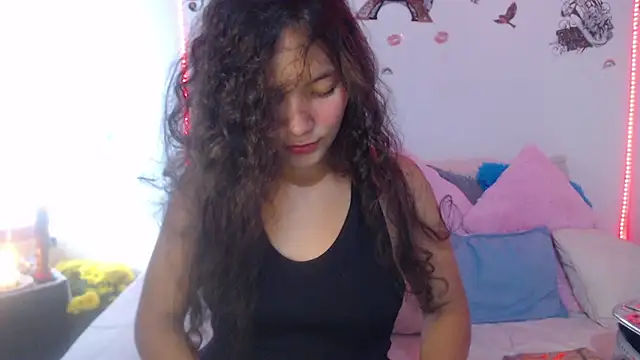 mia blue01 online show from 09.28.25