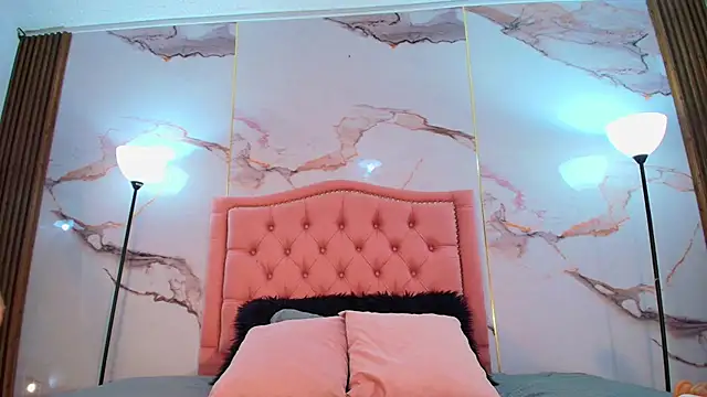 Snapshot of AlyaThompson chatting on 12.21.25 AlyaThompson online show from 12.21.25