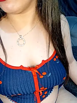 Snapshot of Queen-15 chatting on 11.17.25 Queen-15 online show from 11.17.25