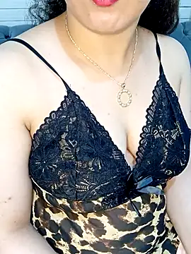 Snapshot of Queen-15 chatting on 11.22.25 Queen-15 online show from 11.22.25