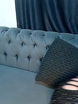 Snapshot of Queen-15 chatting on 11.23.25 Queen-15 online show from 11.23.25