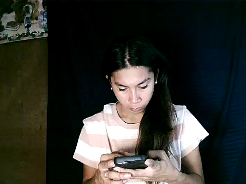 Snapshot of Asian_PrettyAle chatting on 10.31.25 Asian PrettyAle online show from 10.31.25