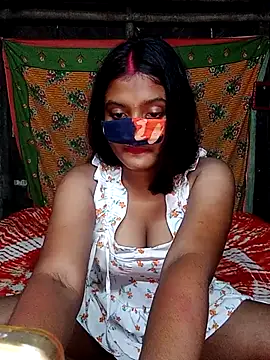 Snapshot of RAYI_Queen_4 chatting on 10.08.25 RAYI Queen 4 online show from 10.08.25
