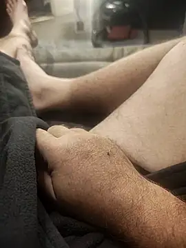 Snapshot of hubbyfun19 chatting on 11.09.25 hubbyfun19 online show from 11.09.25