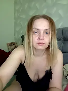 Snapshot of Ami_Foxy chatting on 05.10.26 Ami Foxy online show from 05.10.26