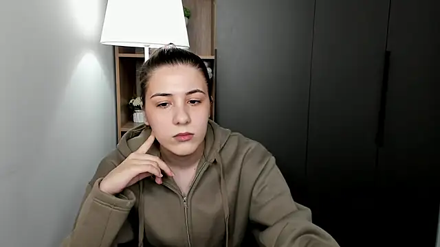 QueenieGitt online show from 03.14.26