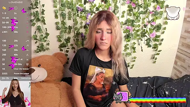 Snapshot of Amy_Moonlight chatting on 10.28.25 Amy Moonlight online show from 10.28.25