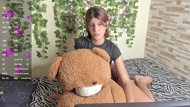 Snapshot of Amy_Moonlight chatting on 12.18.25 Amy Moonlight online show from 12.18.25