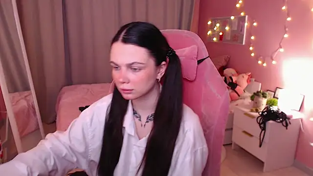 Michela Fruet online show from 12.05.25