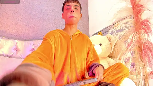 Snapshot of PrincePoppy chatting on 09.18.25 PrincePoppy online show from 09.18.25