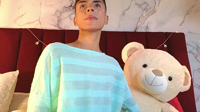 Snapshot of PrincePoppy chatting on 10.02.25 PrincePoppy online show from 10.02.25