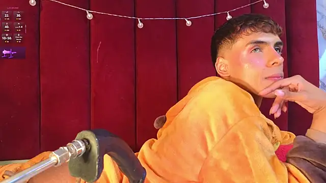 Snapshot of PrincePoppy chatting on 10.26.25 PrincePoppy online show from 10.26.25