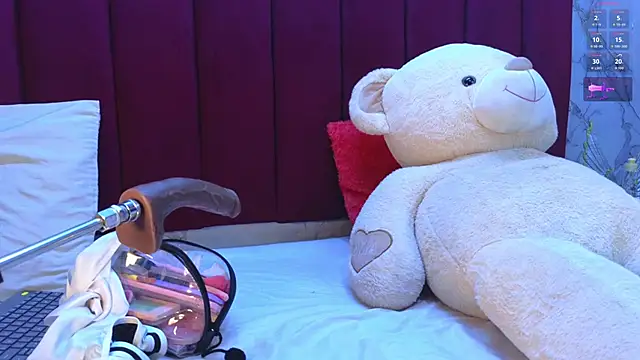 Snapshot of PrincePoppy chatting on 10.29.25 PrincePoppy online show from 10.29.25