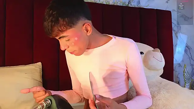 Snapshot of PrincePoppy chatting on 11.07.25 PrincePoppy online show from 11.07.25