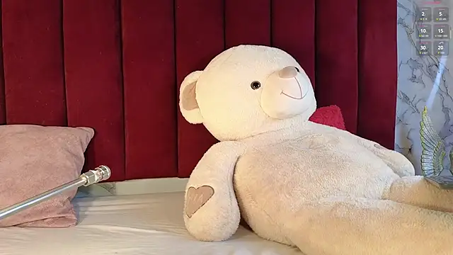 Snapshot of PrincePoppy chatting on 11.16.25 PrincePoppy online show from 11.16.25