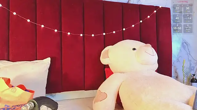 Snapshot of PrincePoppy chatting on 11.18.25 PrincePoppy online show from 11.18.25