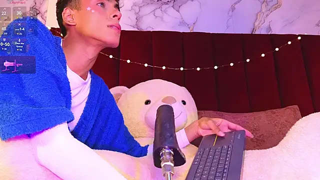 Snapshot of PrincePoppy chatting on 11.21.25 PrincePoppy online show from 11.21.25