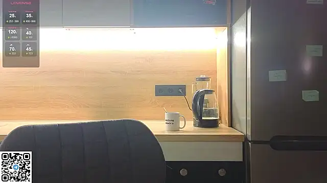 Snapshot of miss_bubbles_ chatting on 10.21.25 miss bubbles online show from 10.21.25