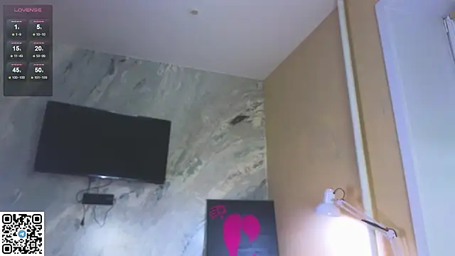 Snapshot of miss_bubbles_ chatting on 11.10.25 miss bubbles online show from 11.10.25