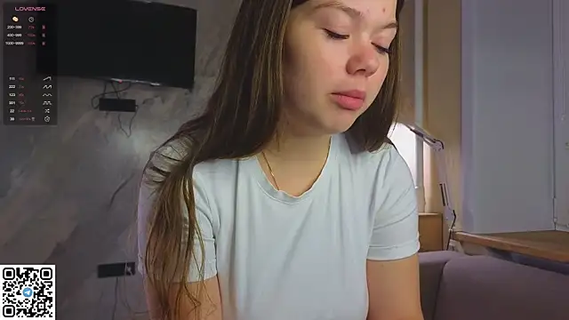 Snapshot of miss_bubbles_ chatting on 11.24.25 miss bubbles online show from 11.24.25