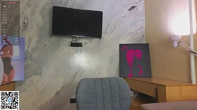 Snapshot of miss_bubbles_ chatting on 11.26.25 miss bubbles online show from 11.26.25