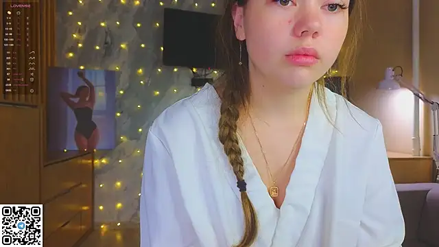 Snapshot of miss_bubbles_ chatting on 12.17.25 miss bubbles online show from 12.17.25